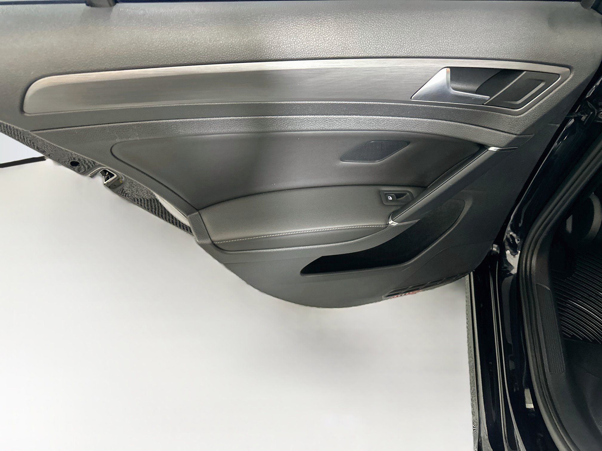 Used 2019 Volkswagen Golf SE FWD image 26