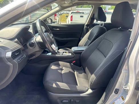 Used 2024 Nissan Altima 2.5 SV w/ SV Premium Package FWD image 17