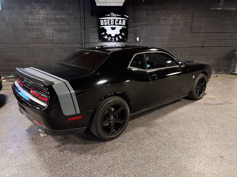 Used 2015 Dodge Challenger SXT RWD image 9