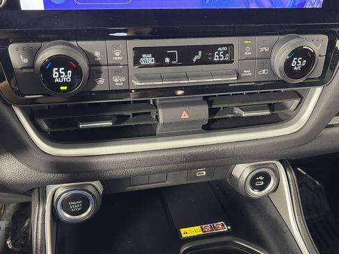 Used 2024 Toyota Grand Highlander AWD image 23