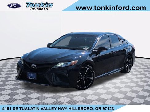 Used 2018 Toyota Camry XSE FWD image 1