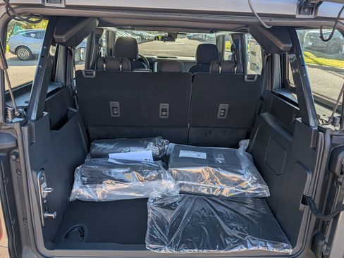 New 2025 Ford Bronco Base image 8