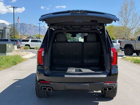 Used 2025 GMC Yukon Denali Ultimate AWD/4WD image 12