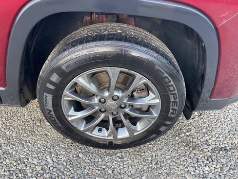 Used 2019 Jeep Cherokee Latitude Plus w/ Cold Weather Group AWD/4WD image 29