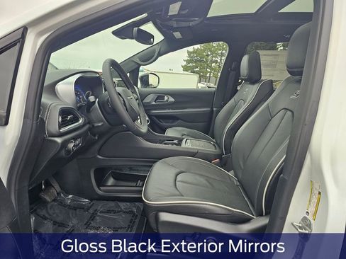 New 2026 Chrysler Pacifica Limited w/ S Appearance Package image 13
