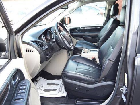 Used 2015 Chrysler Town & Country Touring FWD image 48