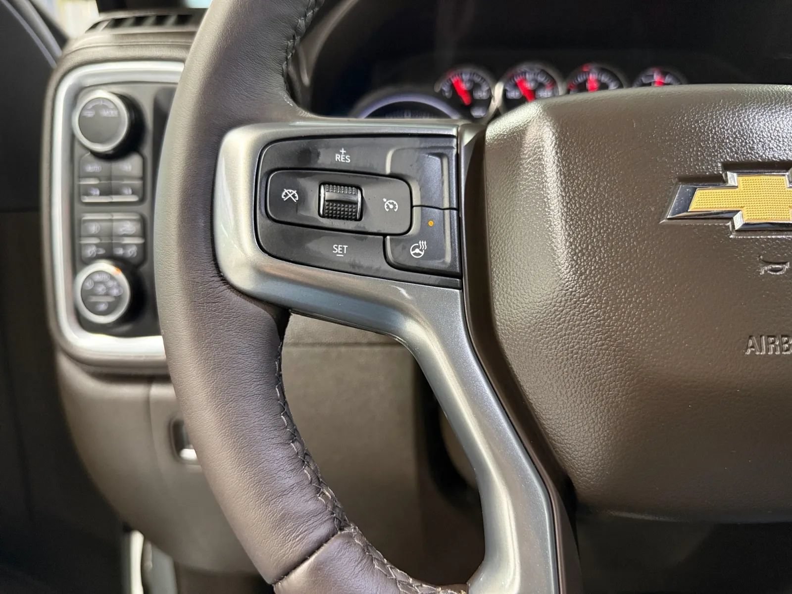 Used 2020 Chevrolet Silverado 2500 LTZ w/ LTZ Convenience Package AWD/4WD image 19