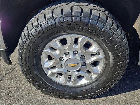 Used 2023 Chevrolet Silverado 2500 LT w/ Convenience Package image 8