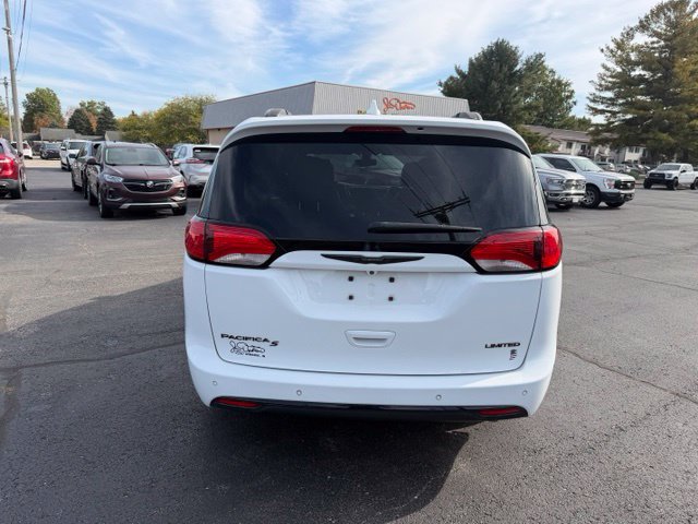 Used 2020 Chrysler Pacifica Limited FWD image 11