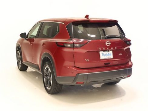 Used 2025 Nissan Rogue SV FWD image 8