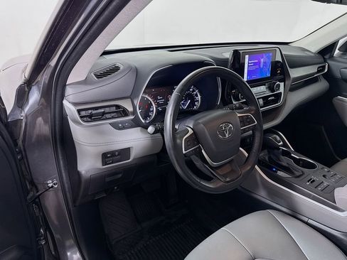 Certified 2023 Toyota Highlander XLE image 9