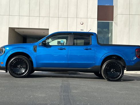 Certified 2025 Ford Maverick Lariat w/ Black Appearance Package image 6