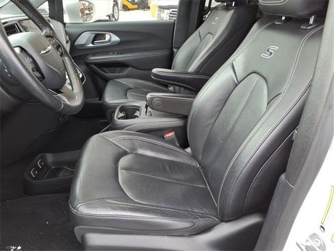 Certified 2021 Chrysler Pacifica Touring-L w/ Uconnect Theater Family Group image 14