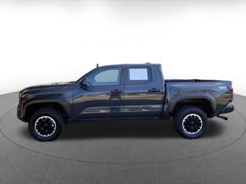 Used 2024 Toyota Tacoma TRD Off-Road AWD/4WD image 9