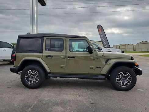 Used 2026 Jeep Wrangler Unlimited Sahara AWD/4WD image 6