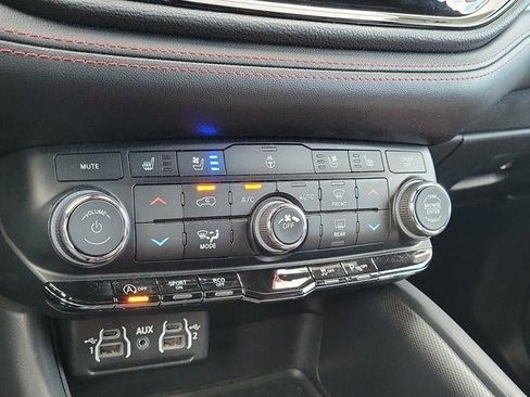Used 2023 Dodge Durango GT RWD image 27