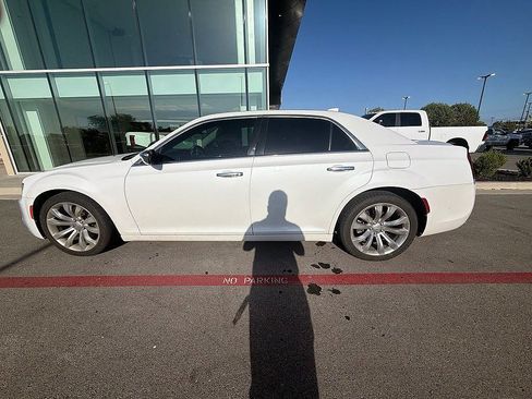 Used 2015 Chrysler 300 C RWD image 17