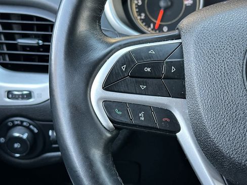 Used 2018 Jeep Cherokee Overland image 27