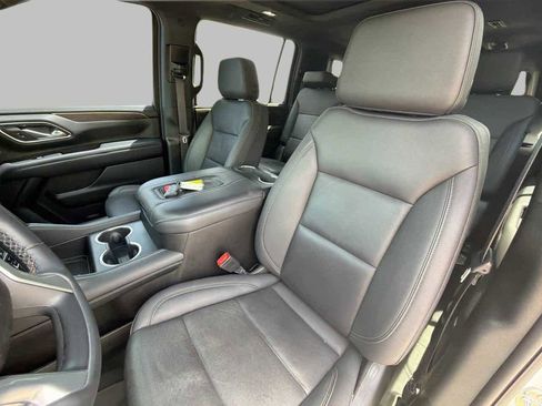 Used 2023 Chevrolet Suburban LT w/ Luxury Package RWD image 20