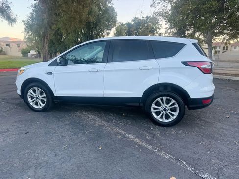 Used 2017 Ford Escape SE FWD image 14
