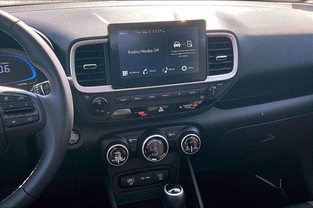 Used 2025 Hyundai Venue SEL FWD image 6