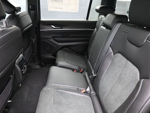 New 2026 Jeep Grand Cherokee L 4WD image 17