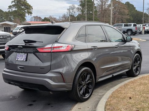 Used 2024 Ford Edge SE w/ Black Appearance Package image 5
