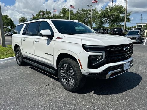 Used 2025 Chevrolet Suburban Z71 AWD/4WD image 3