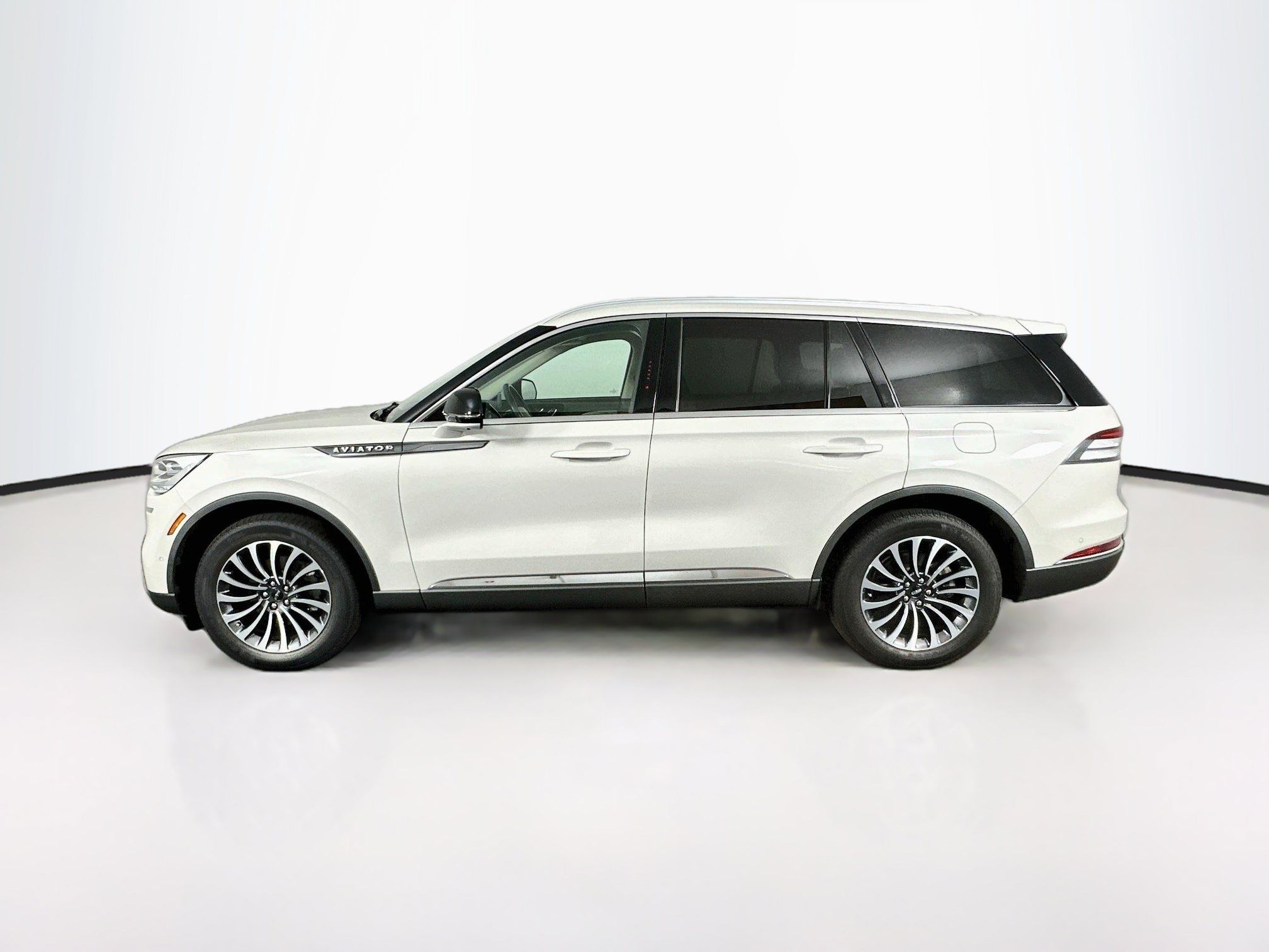 Used 2023 Lincoln Aviator Reserve w/ Equipment Group 201A AWD/4WD image 4