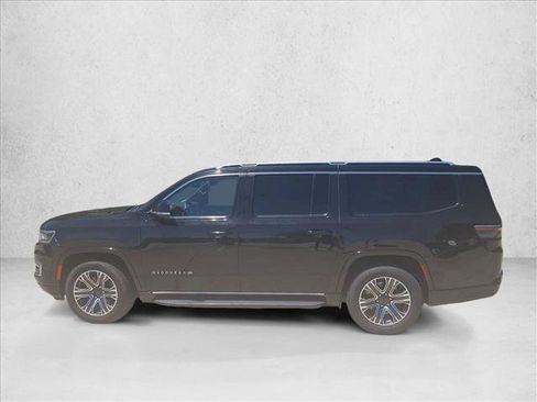 Used 2024 Jeep Wagoneer L Series II AWD/4WD image 8
