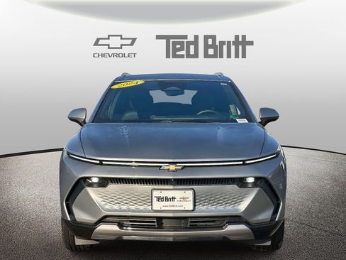 Used 2024 Chevrolet Equinox EV LT image 2