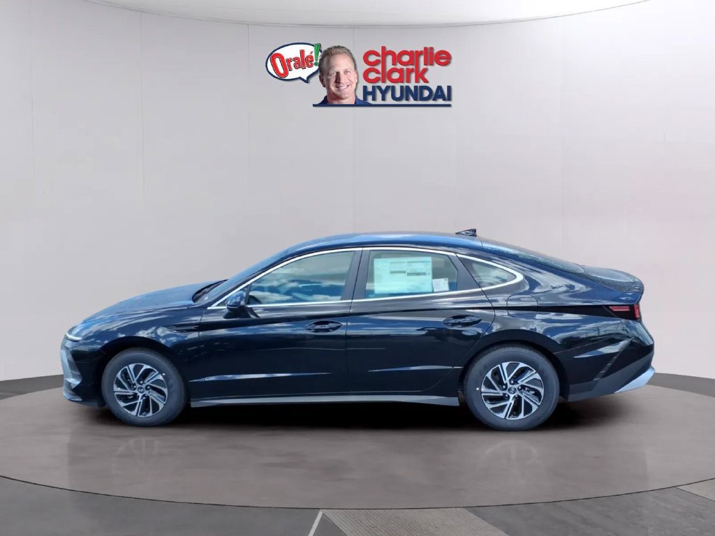 New 2026 Hyundai Sonata Blue FWD image 2