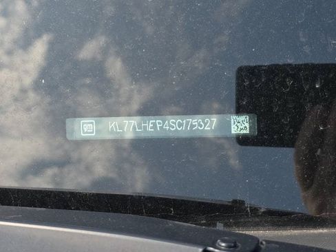 Used 2025 Chevrolet Trax LT FWD image 11
