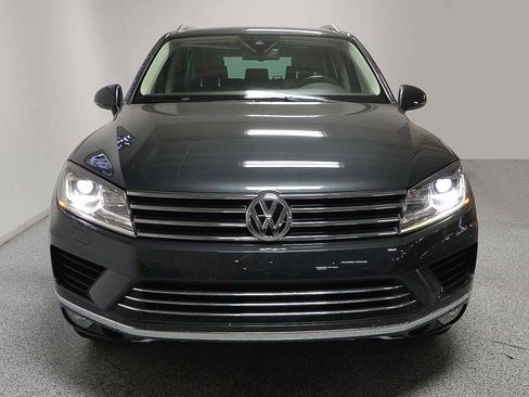 Used 2016 Volkswagen Touareg Sport image 2