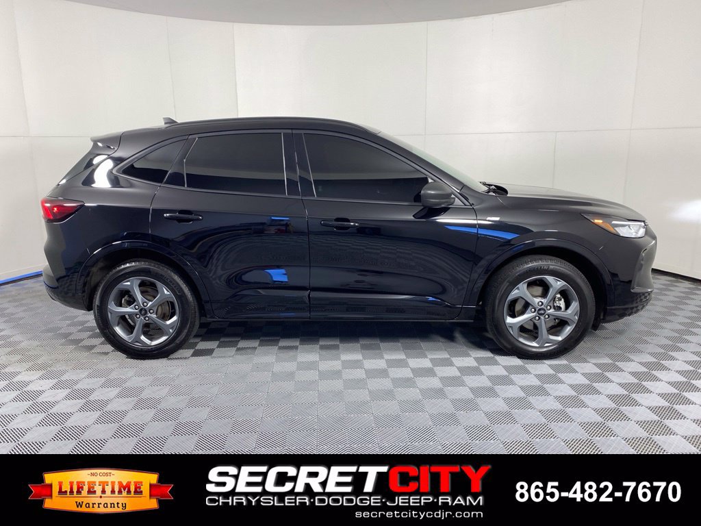Used 2024 Ford Escape ST-Line w/ Tech Pack #1 AWD/4WD image 8