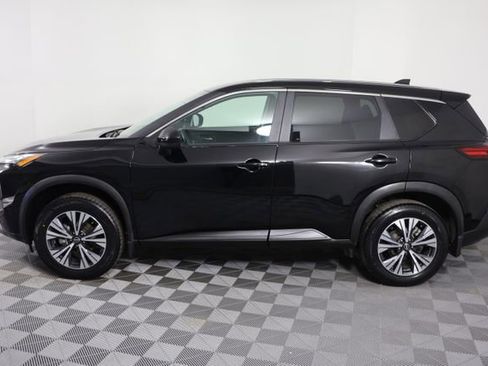 Used 2023 Nissan Rogue SV image 5