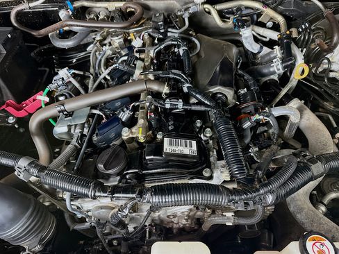 Used 2025 Toyota Tacoma TRD Off-Road image 33