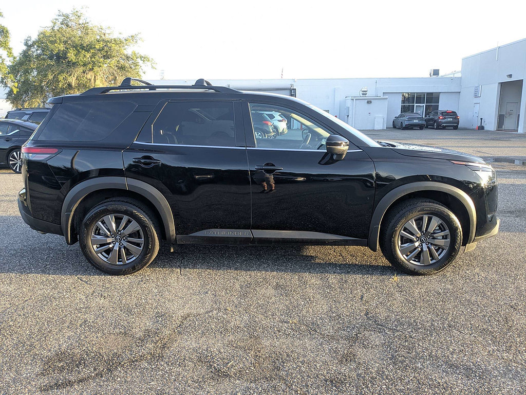 Certified 2025 Nissan Pathfinder SV FWD image 3