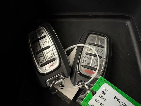 New 2026 Chrysler Pacifica Select FWD image 31