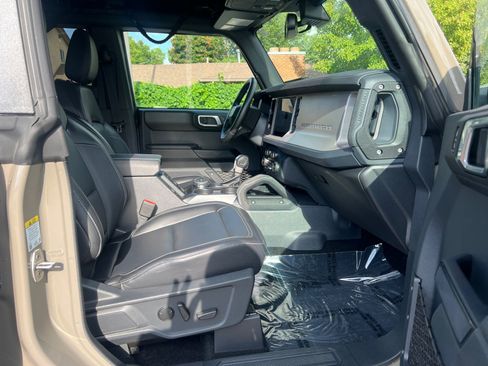 Used 2025 Ford Bronco Outer Banks w/ Sasquatch Package AWD/4WD image 29