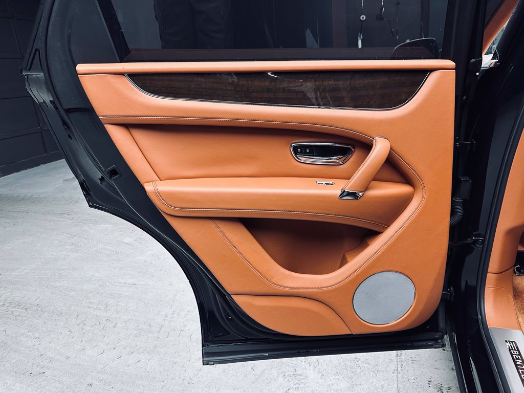 Used 2019 Bentley Bentayga AWD/4WD image 26