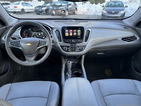 Used 2018 Chevrolet Malibu Premier w/ Driver Confidence Package image 3