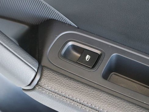 Used 2024 Porsche Cayenne image 34