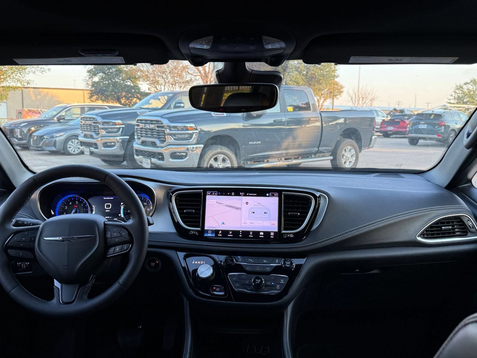 Used 2025 Chrysler Pacifica Limited FWD image 36