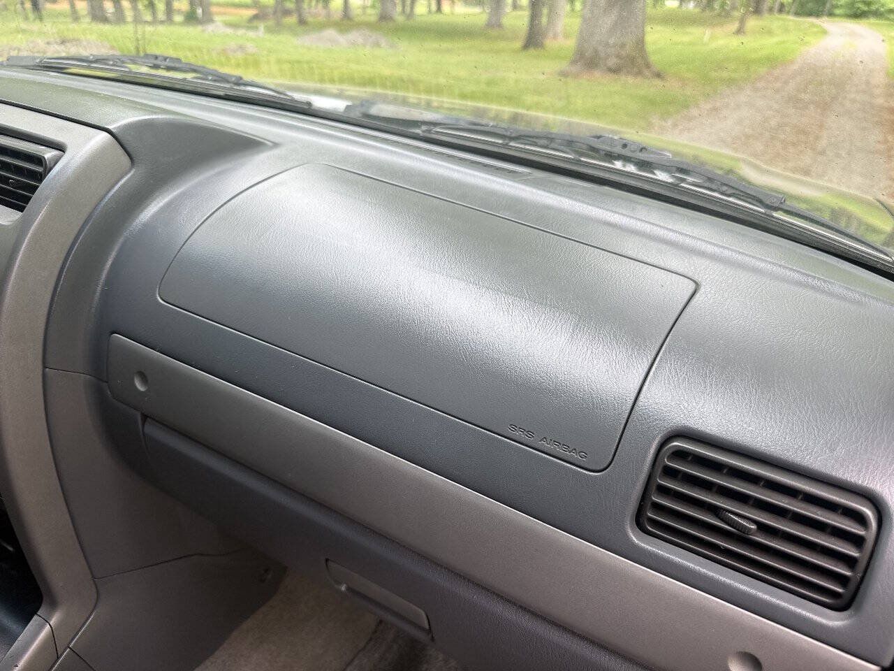 Used 2002 Nissan Frontier SE AWD/4WD image 77
