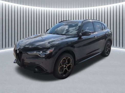 Used 2025 Alfa Romeo Stelvio Sprint AWD/4WD image 2