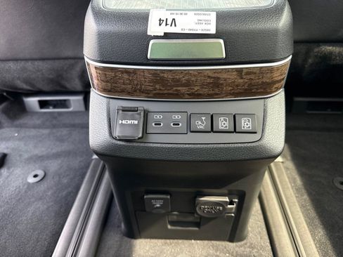 Used 2026 Toyota Sienna Platinum AWD/4WD image 27