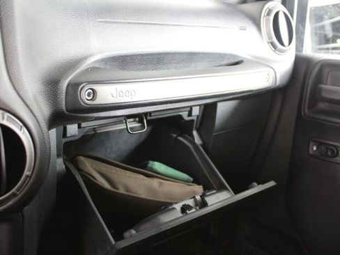 Used 2018 Jeep Wrangler Sport image 25