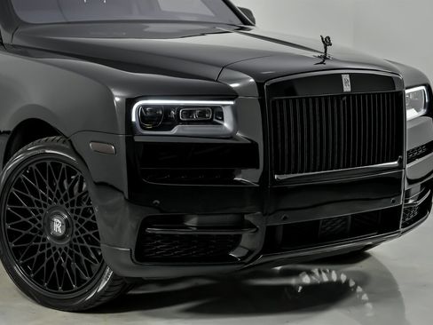 Used 2022 Rolls-Royce Cullinan w/ Dark Exterior Package image 3