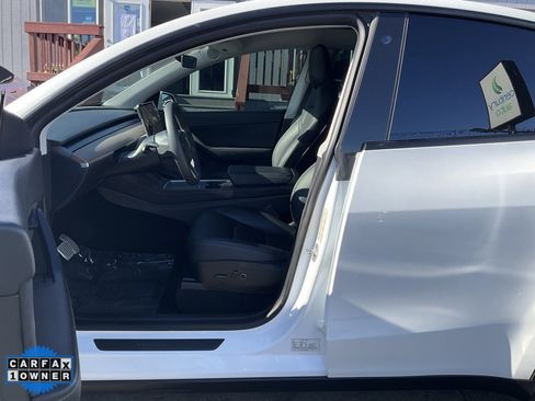 Used 2022 Tesla Model Y Performance image 11